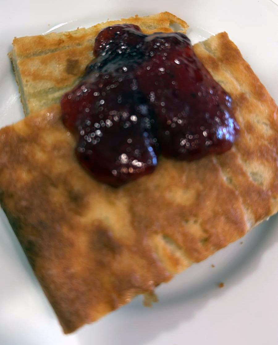 Pannarin paloja ja hilloa.